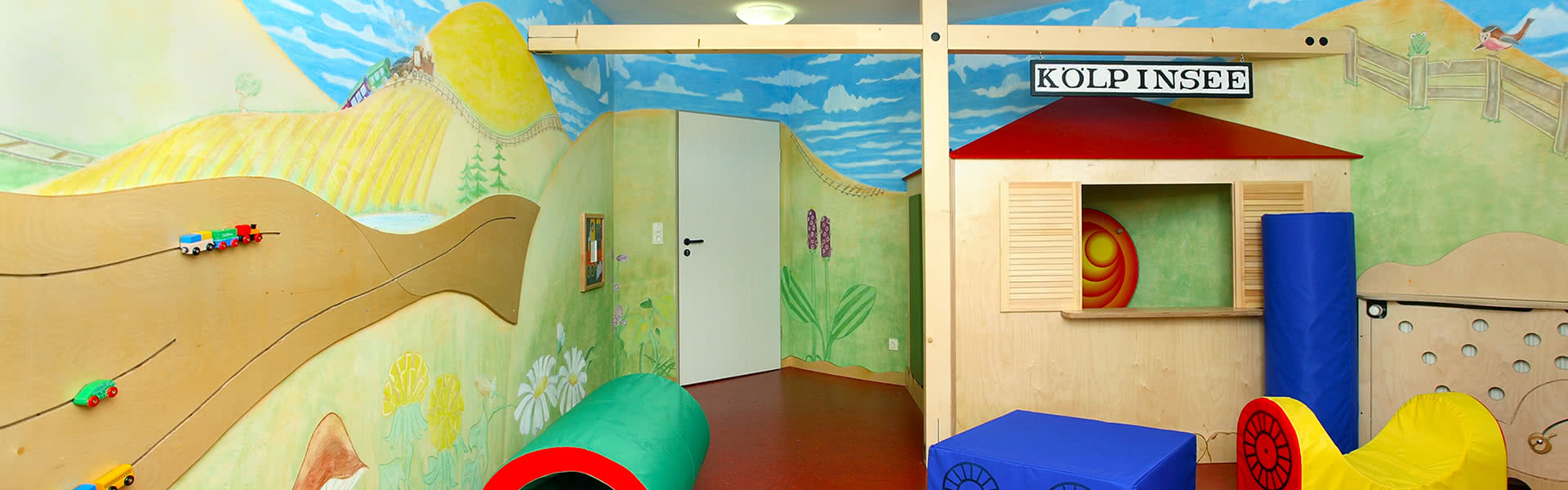 Kinderzimmer mit Wandgemälden