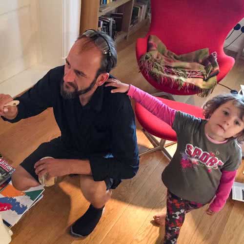 Malermeister Tim Schüller mit Tochter